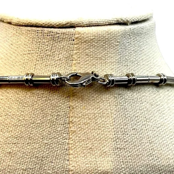 Silver Necklace With Green Glass Cats Eye Pendant - Picture 6 of 8